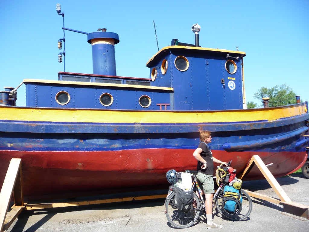 found a cute boat. yup.